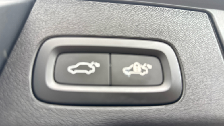 Volvo XC60 2.0 B5P Plus Dark 5dr AWD Geartronic Petrol Estate